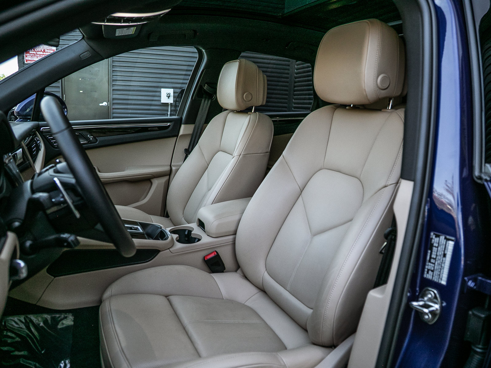 Certified 2026 Porsche Macan AWD/4WD image 5