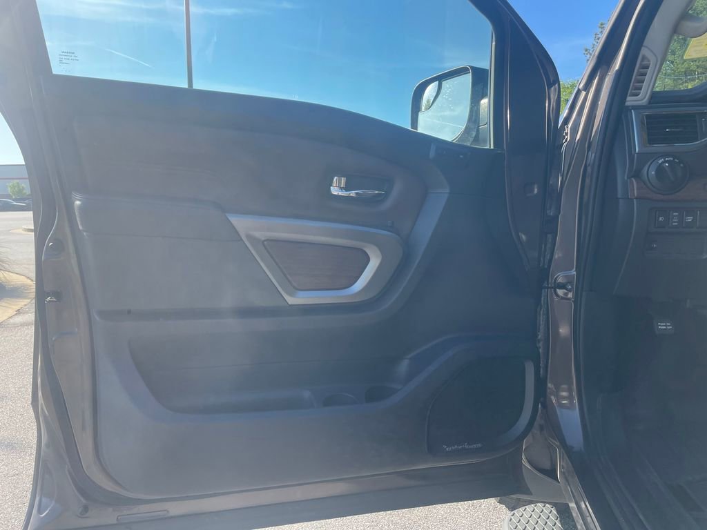Used 2018 Nissan Titan Platinum Reserve w/ Platinum Utility Package RWD image 10