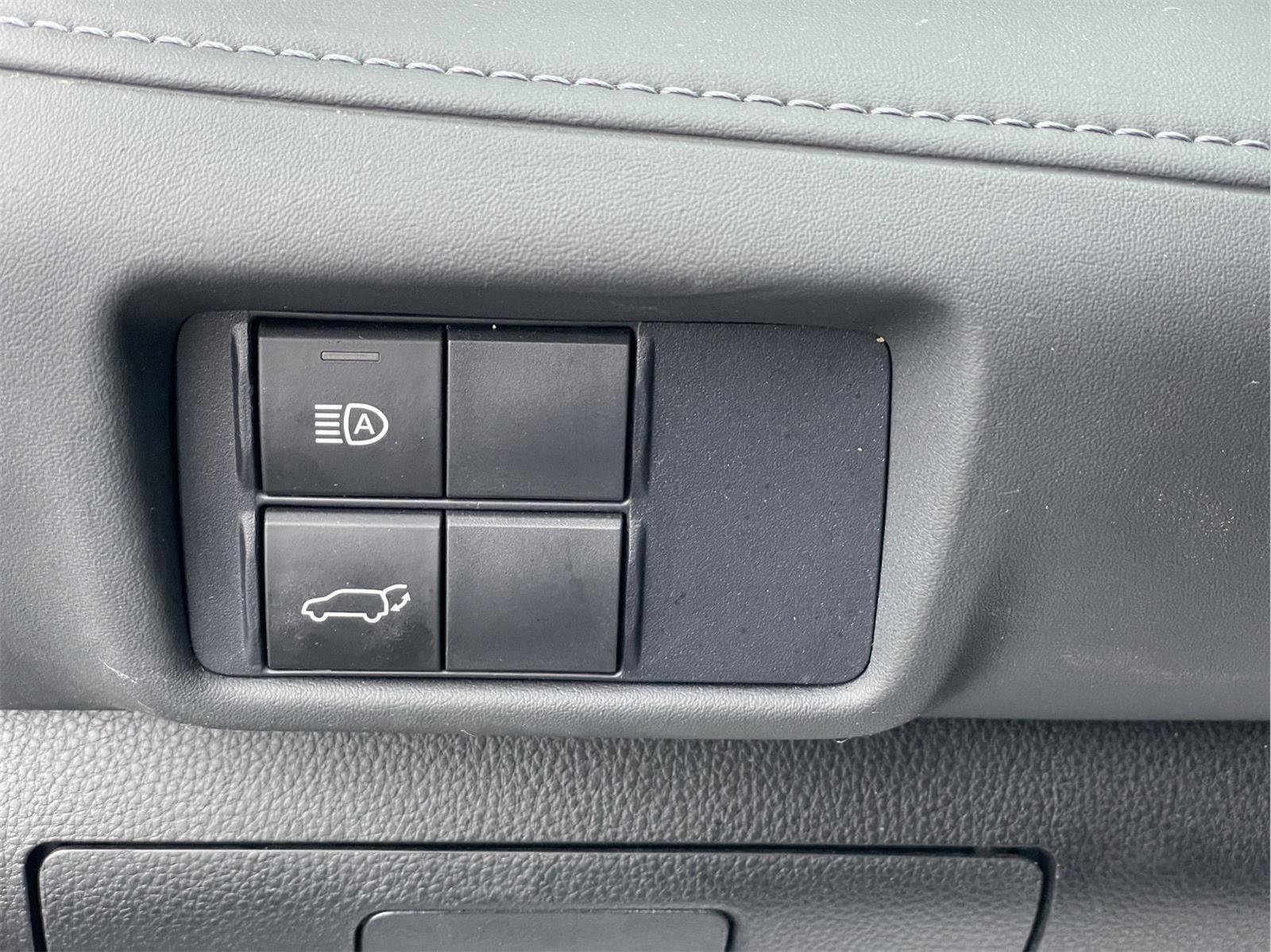 Used 2021 Toyota Highlander LE image 27