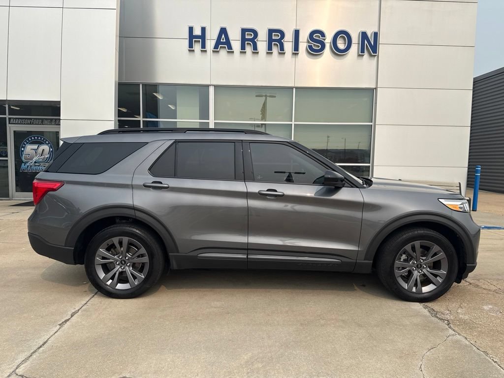 Used 2022 Ford Explorer XLT w/ Equipment Group 202A AWD/4WD image 4