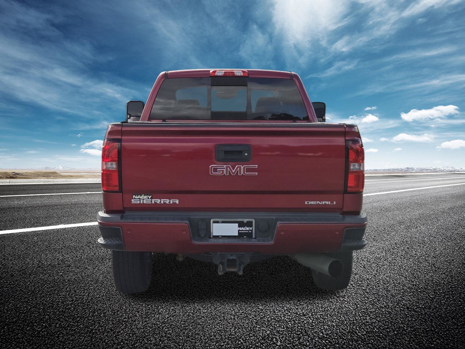 Used 2018 GMC Sierra 2500 Denali w/ Duramax Plus Package AWD/4WD image 17