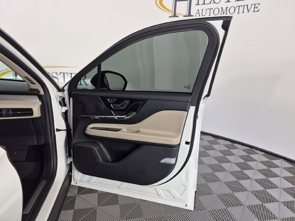 Used 2025 Lincoln Corsair FWD image 34