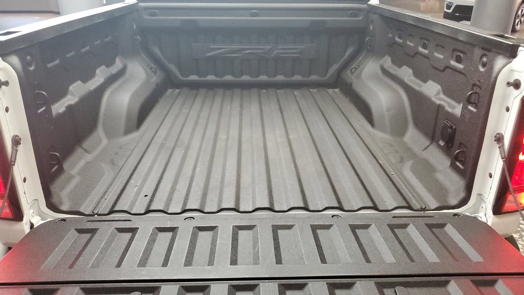Used 2024 Chevrolet Colorado ZR2 w/ Safety Package AWD/4WD image 10