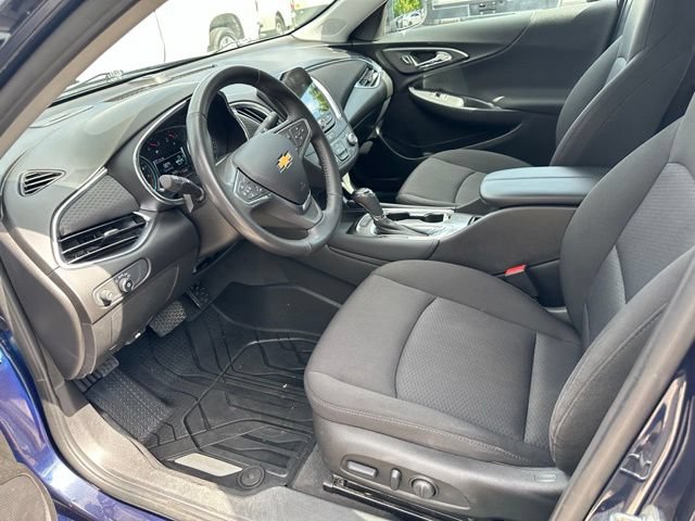 Used 2018 Chevrolet Malibu LT w/ Driver Confidence Package FWD image 10