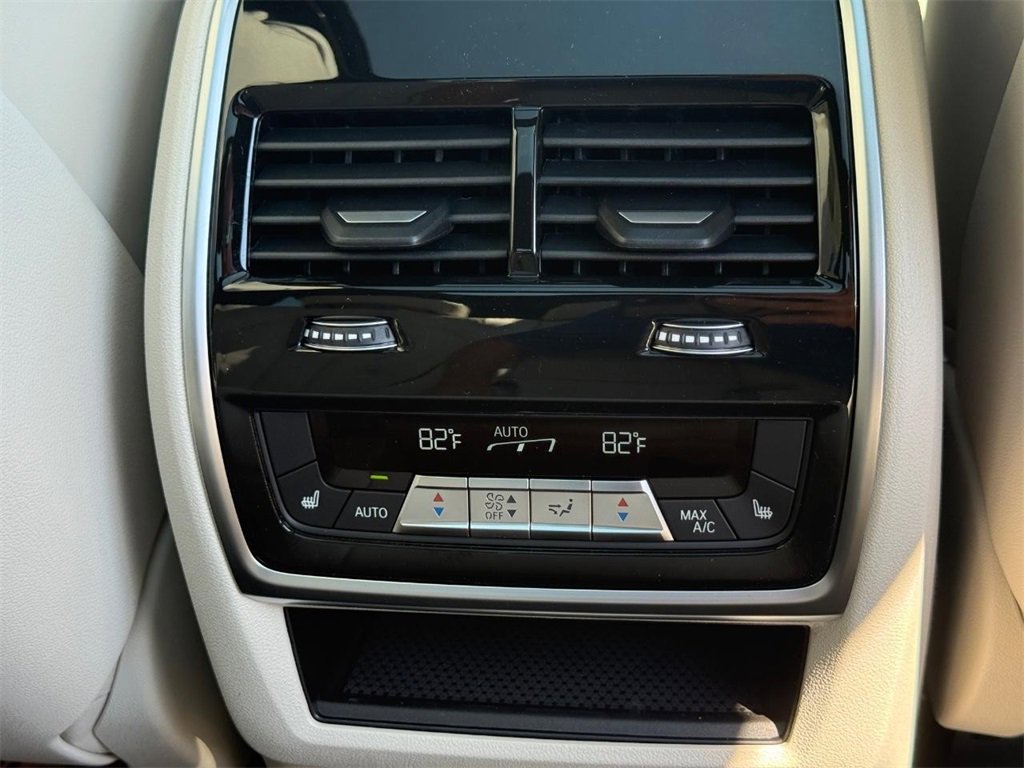 New 2026 BMW X7 M60i image 8