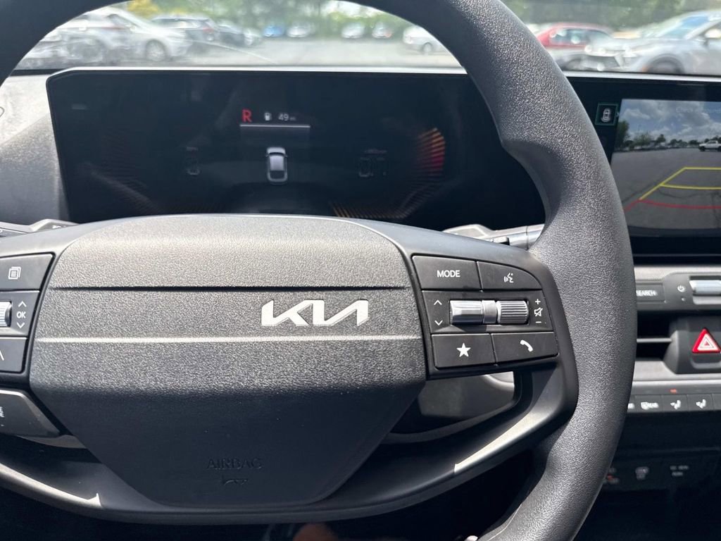 New 2025 Kia K4 LXS image 12