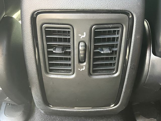Used 2025 Dodge Durango GT AWD/4WD image 32