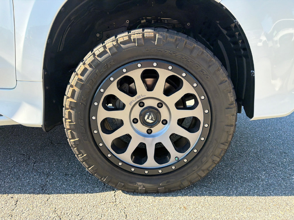 Used 2017 Lexus LX 570 4WD w/ Luxury Package image 12