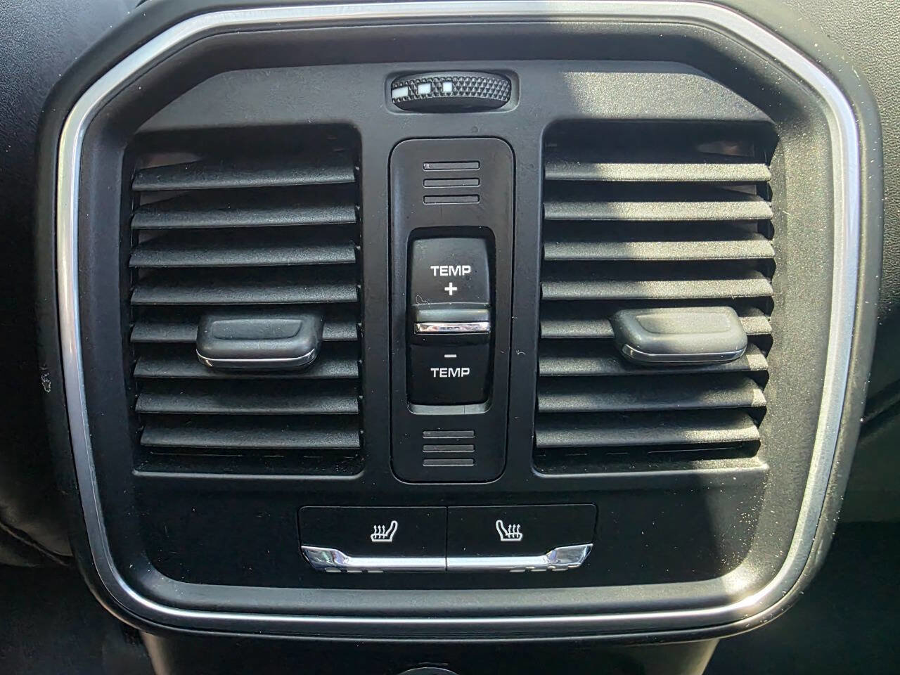 Used 2015 Porsche Macan S w/ Premium Package Plus AWD/4WD image 30