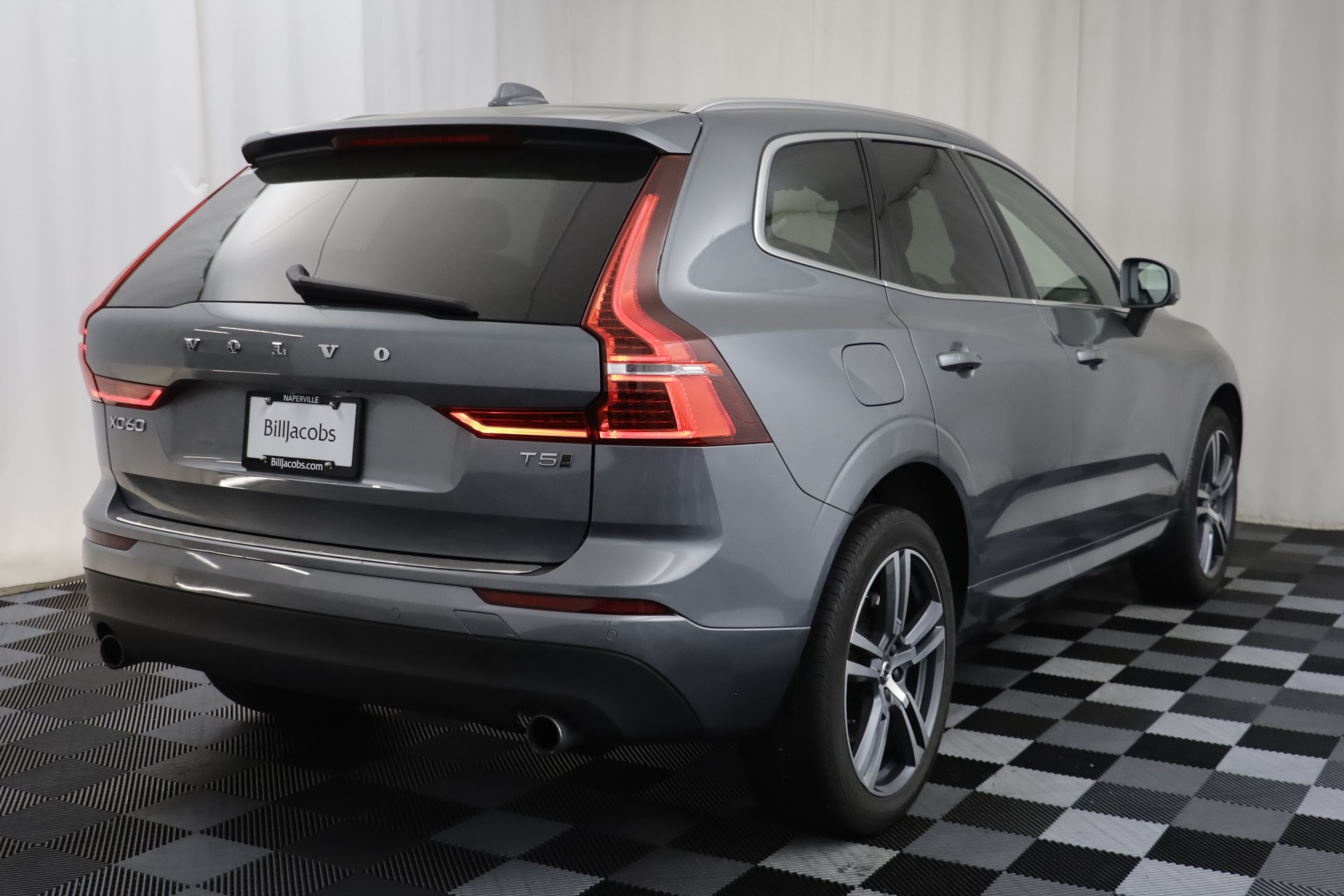 Used 2021 Volvo XC60 T5 Momentum w/ Premium Package AWD/4WD image 17