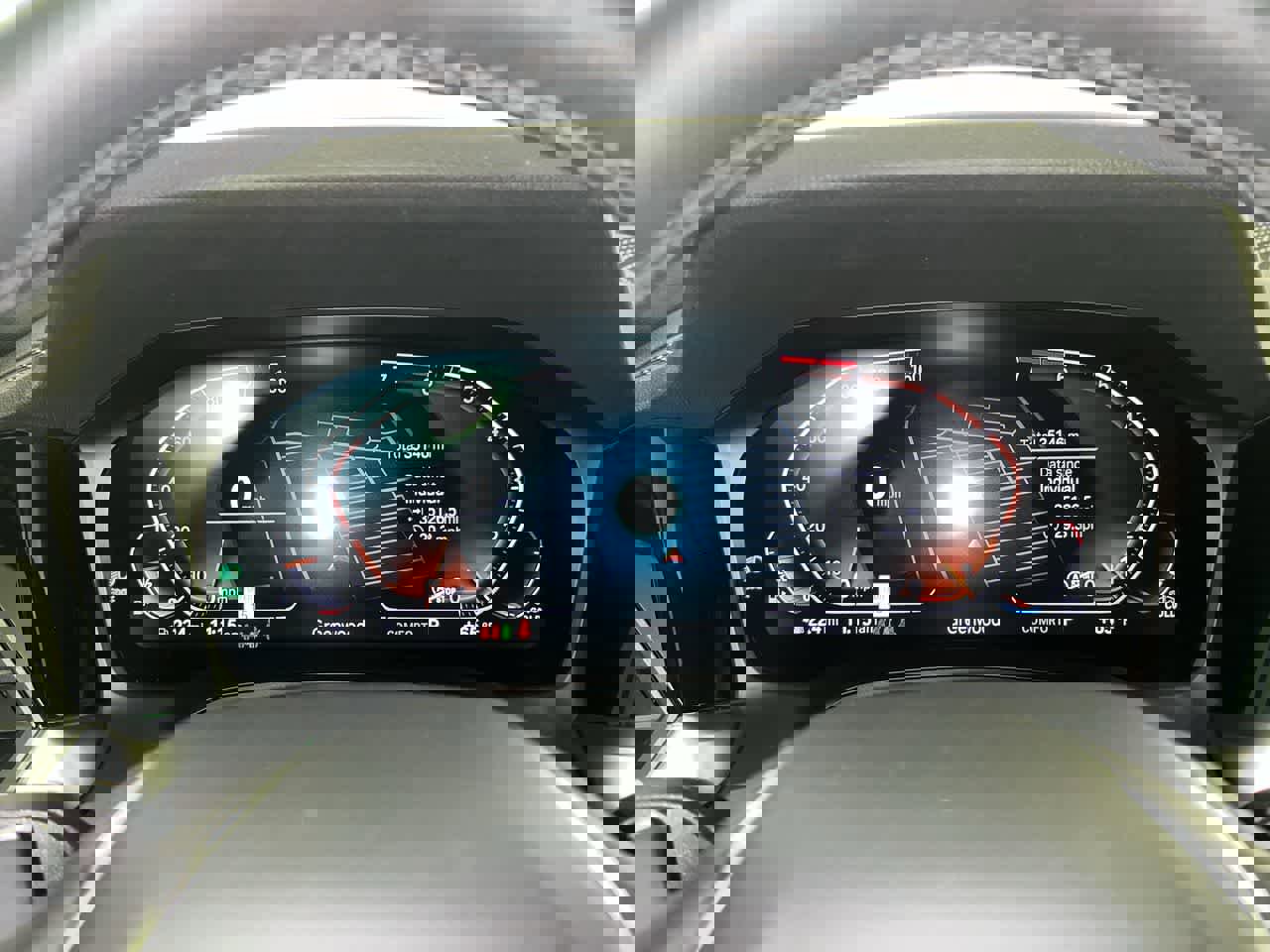 Used 2022 BMW 330i xDrive Sedan w/ Driving Assistance Package image 17