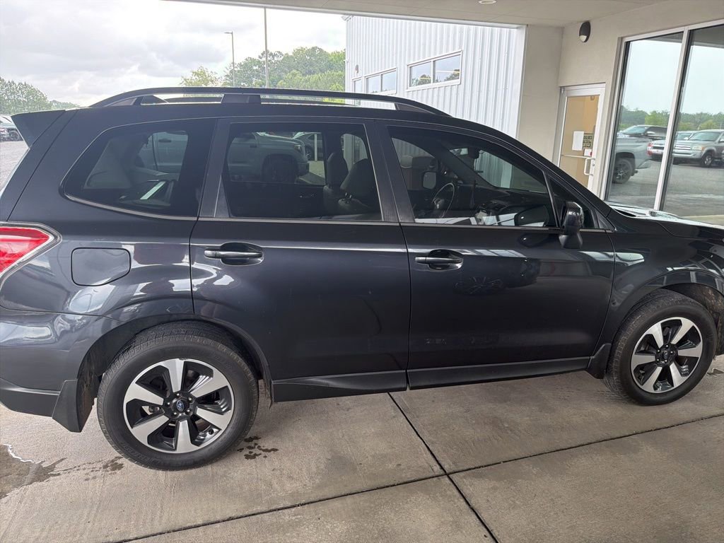 Used 2017 Subaru Forester 2.5i Limited AWD/4WD image 8