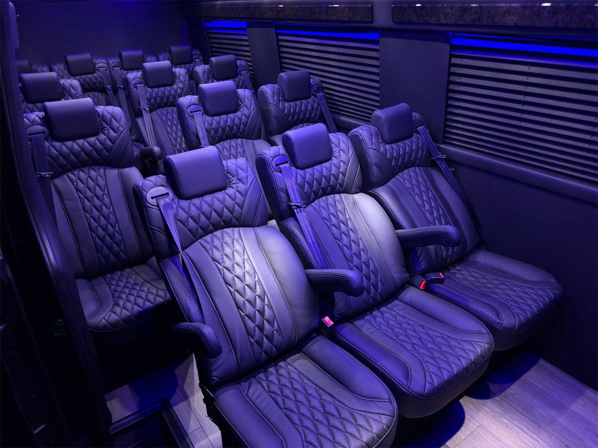 Used 2024 Mercedes-Benz Sprinter 3500 image 21