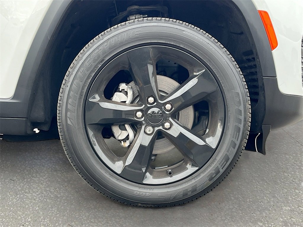 Certified 2025 Jeep Grand Cherokee Altitude image 29