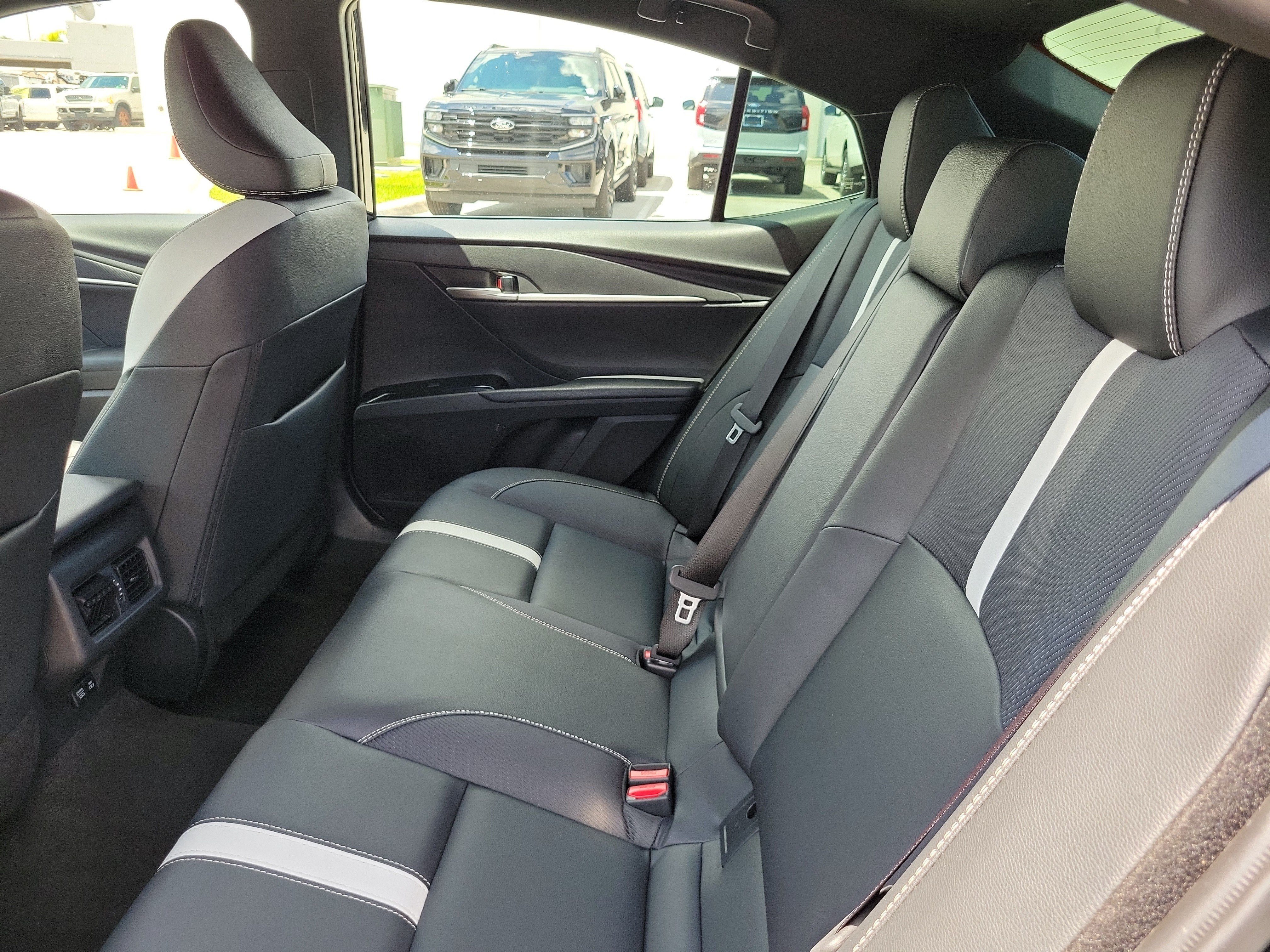 Used 2026 Toyota Camry SE FWD image 13