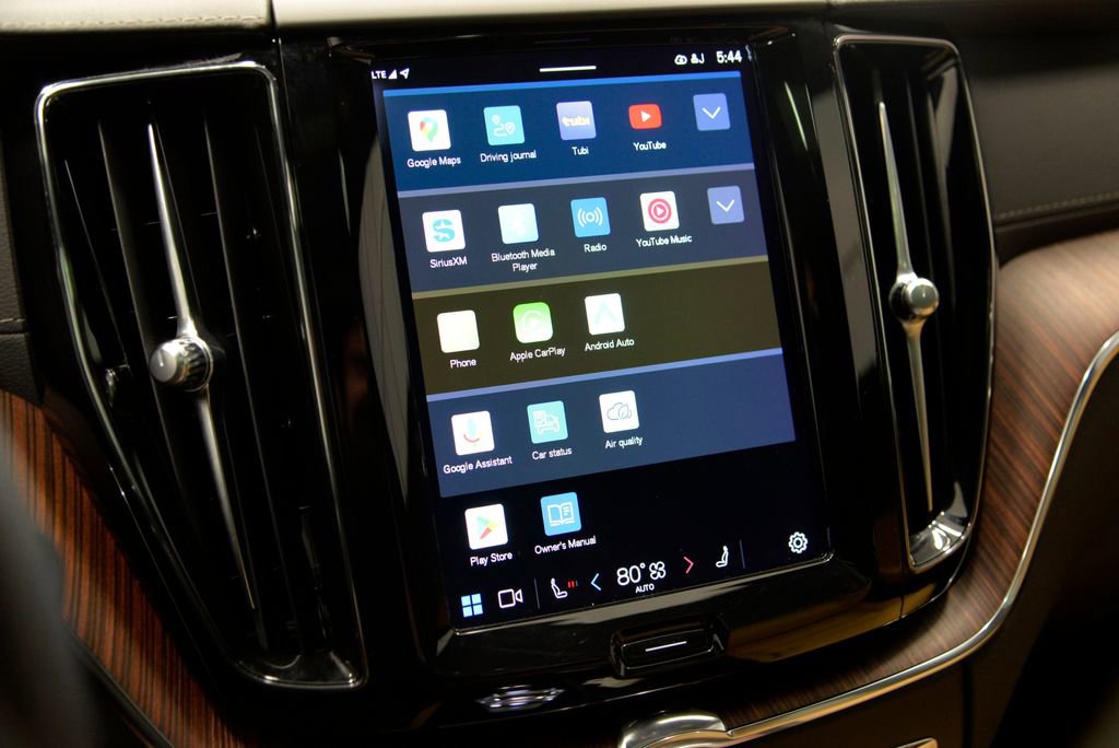 Used 2023 Volvo XC60 T8 Ultimate w/ Protection Package Premier image 19