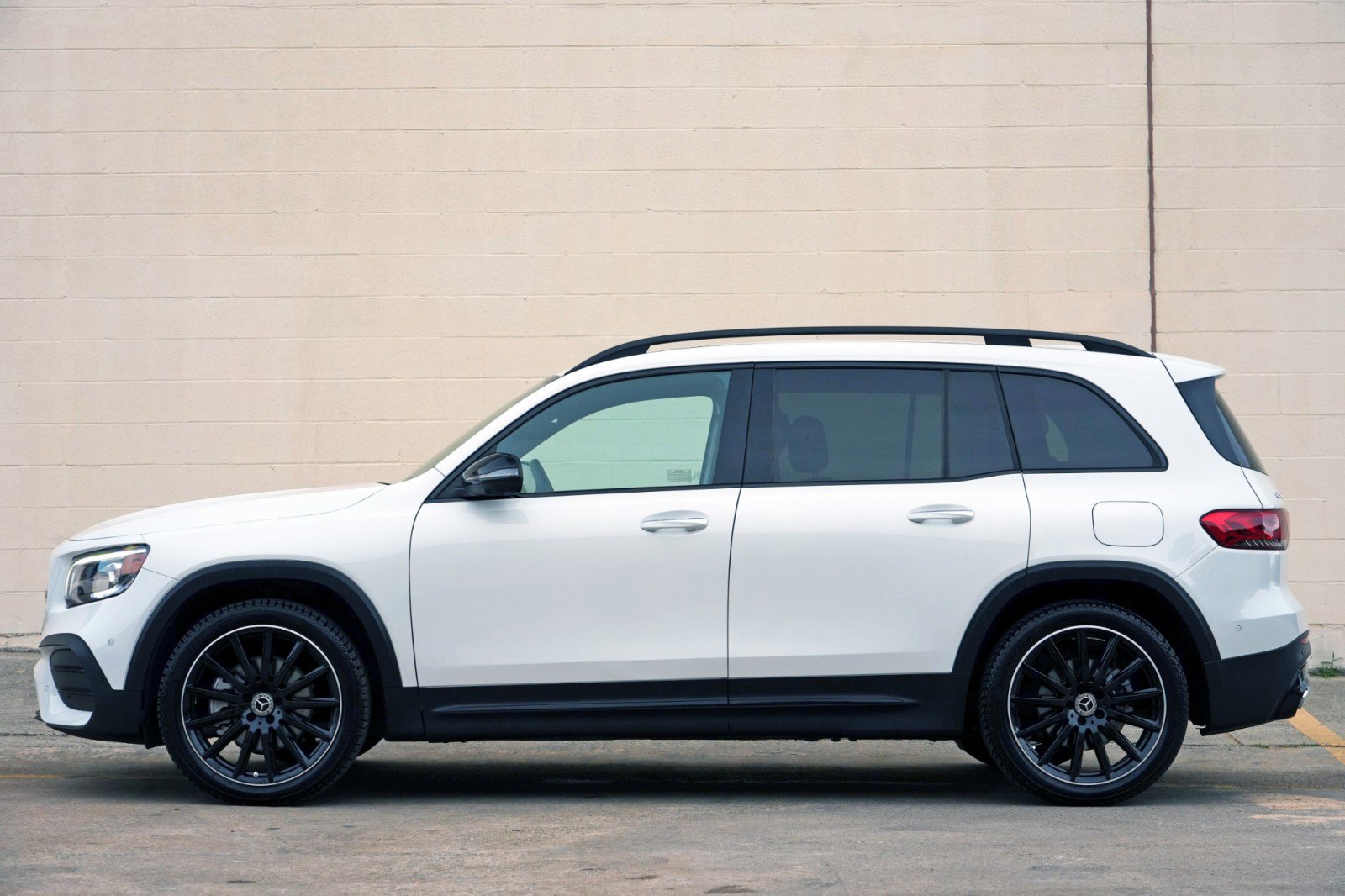 Used 2021 Mercedes-Benz GLB 250 w/ AMG Line image 8