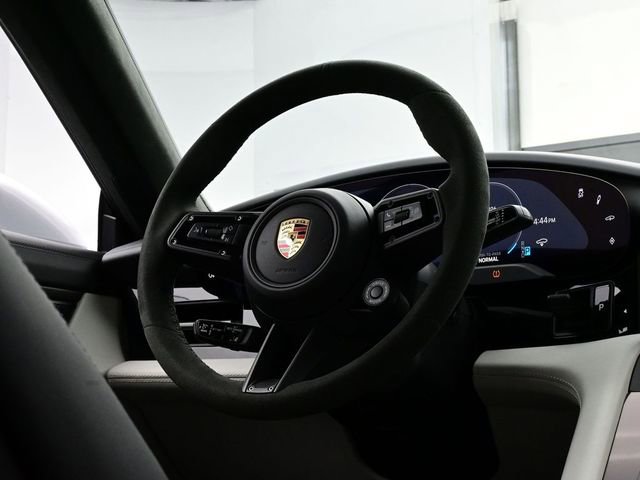 Used 2025 Porsche Taycan GTS image 21