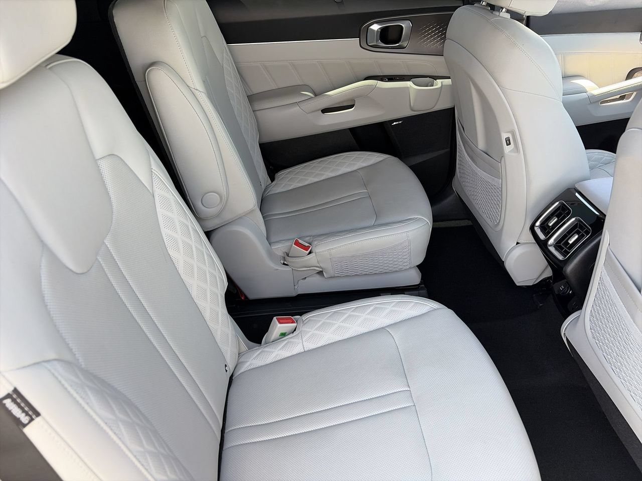 Certified 2025 Kia Sorento SX Prestige AWD/4WD image 12