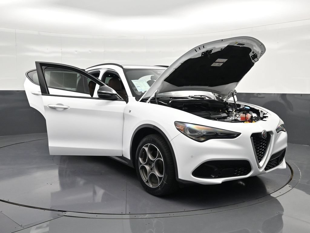 Used 2024 Alfa Romeo Stelvio Ti w/ Active Assist Plus Package AWD/4WD image 36