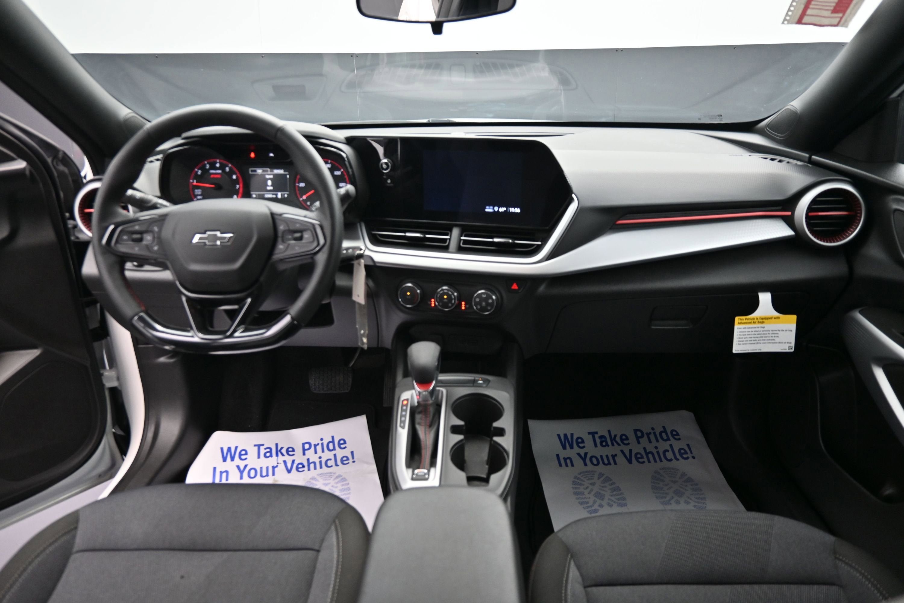 Used 2025 Chevrolet Trax RS w/ Sunroof Package FWD image 22