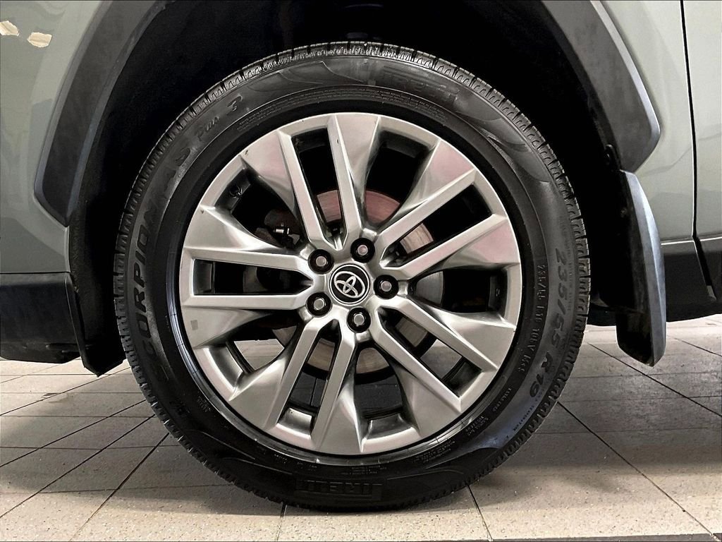 Certified 2022 Toyota RAV4 XLE Premium AWD/4WD image 7