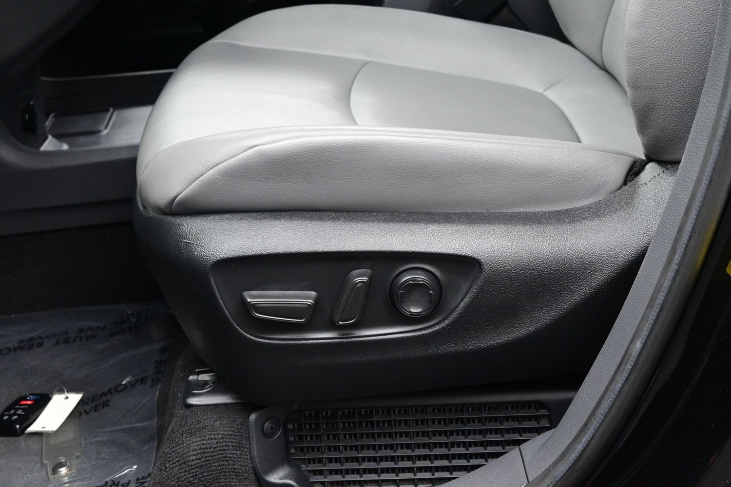 Used 2024 Toyota Sienna XLE FWD image 11