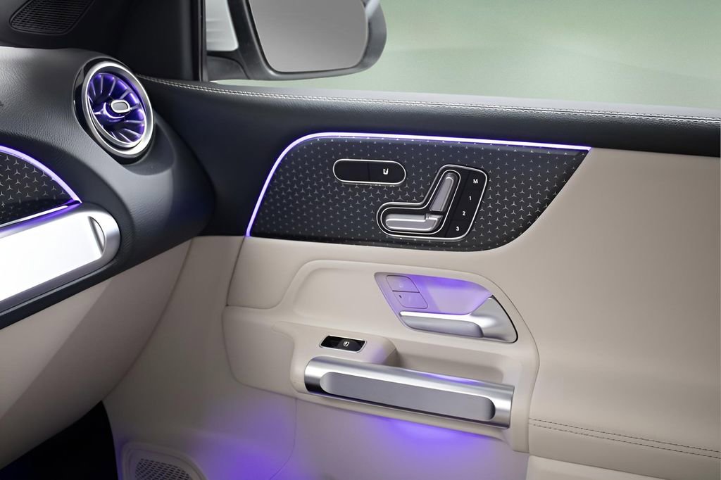 Used 2025 Mercedes-Benz GLB 250 GLB 250 image 23