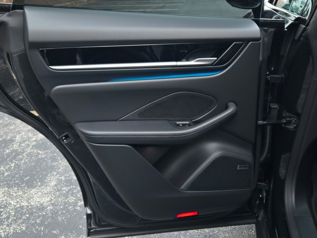 New 2025 Porsche Macan 4S Electric image 24