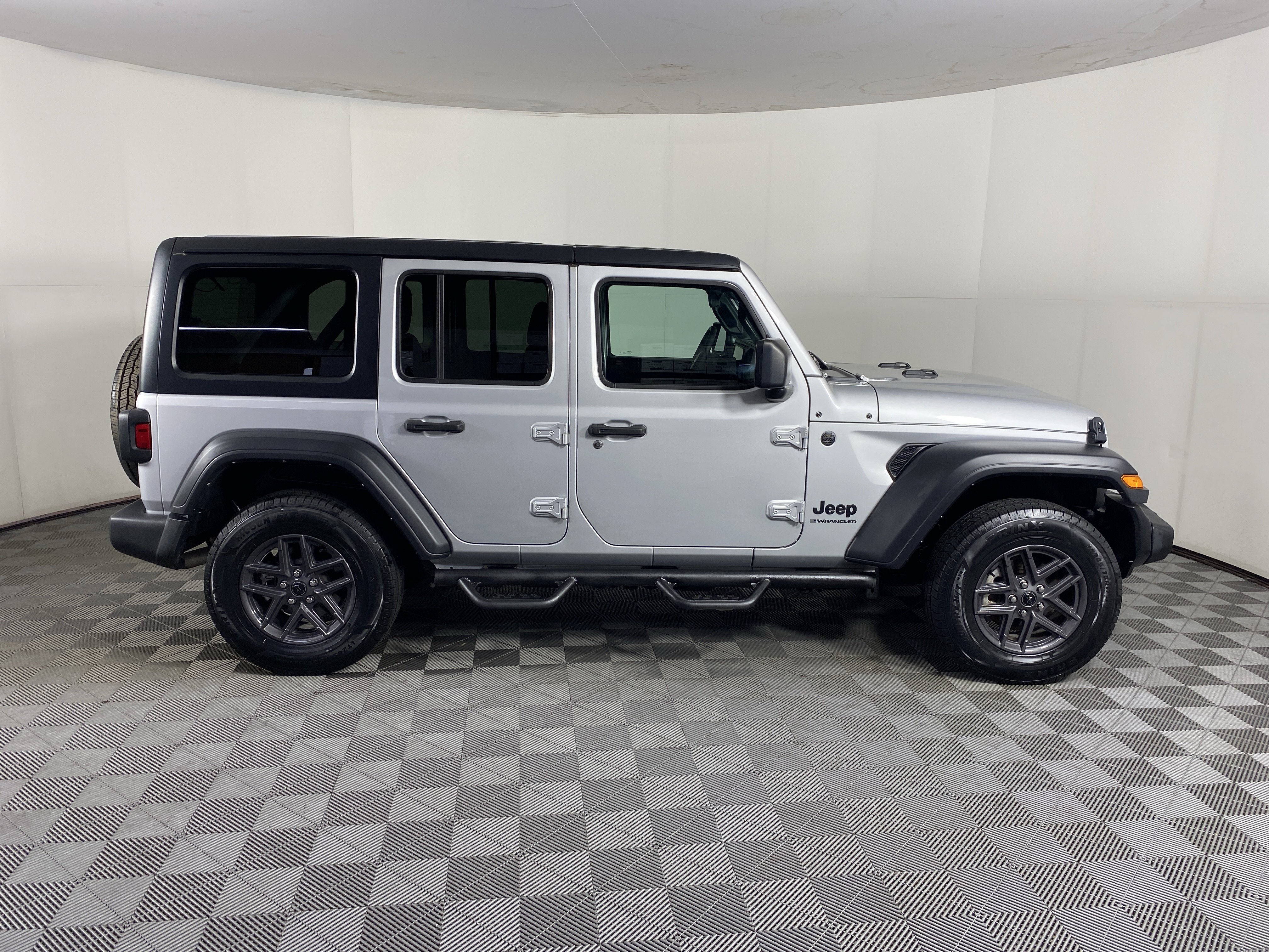 Used 2024 Jeep Wrangler Unlimited Sport AWD/4WD image 6