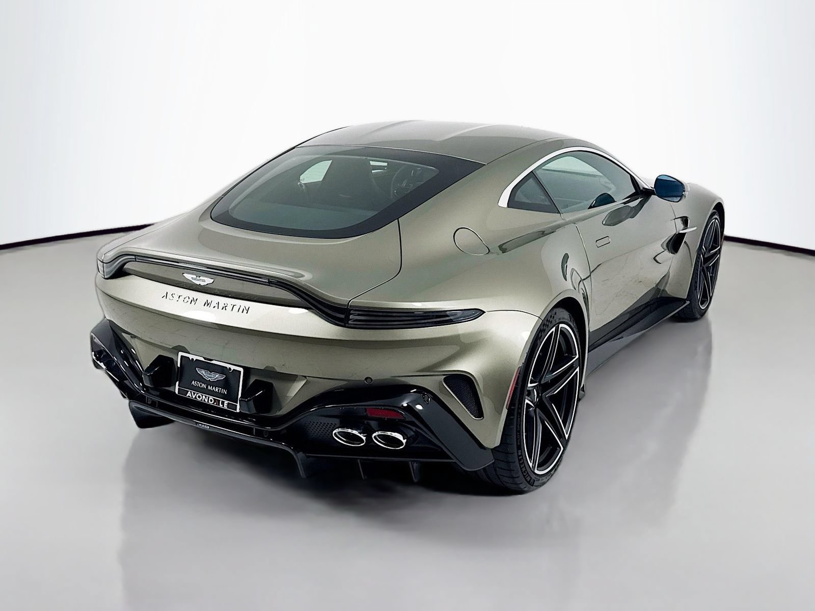 Used 2025 Aston Martin V8 Vantage Coupe RWD image 7