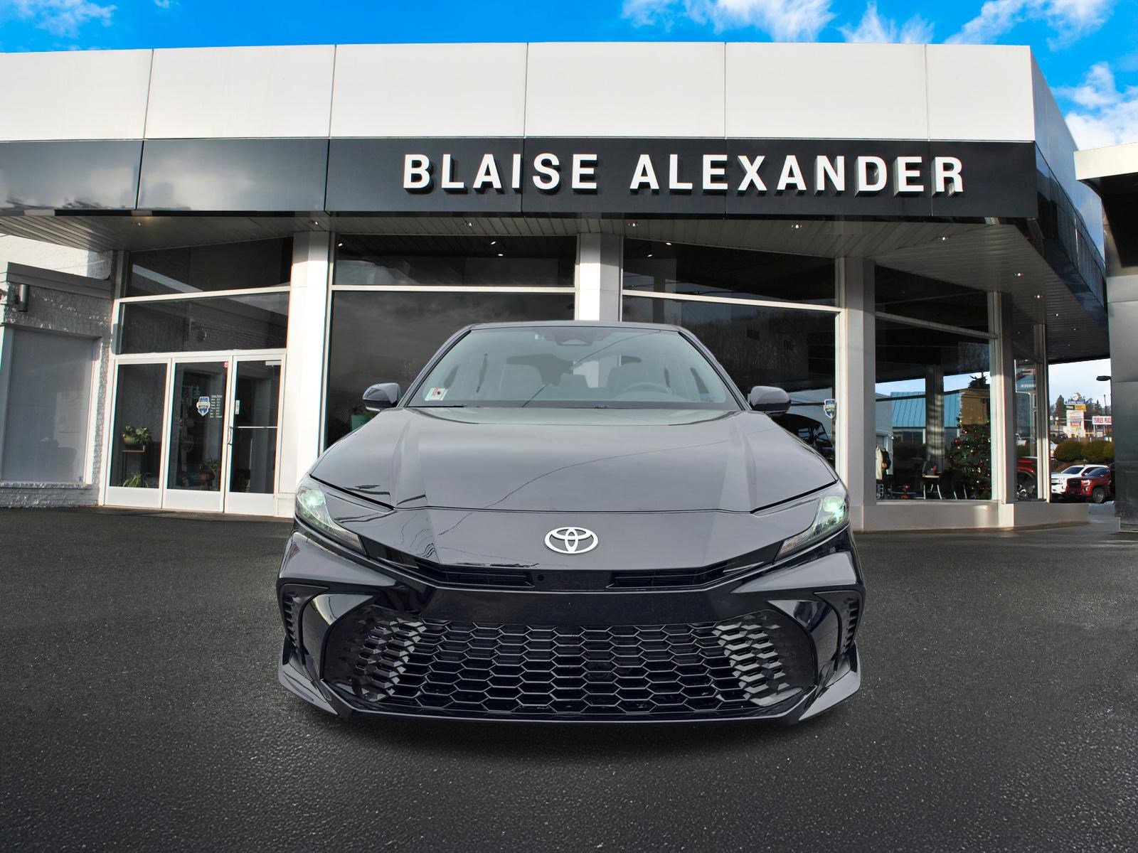 Used 2025 Toyota Camry SE FWD image 9