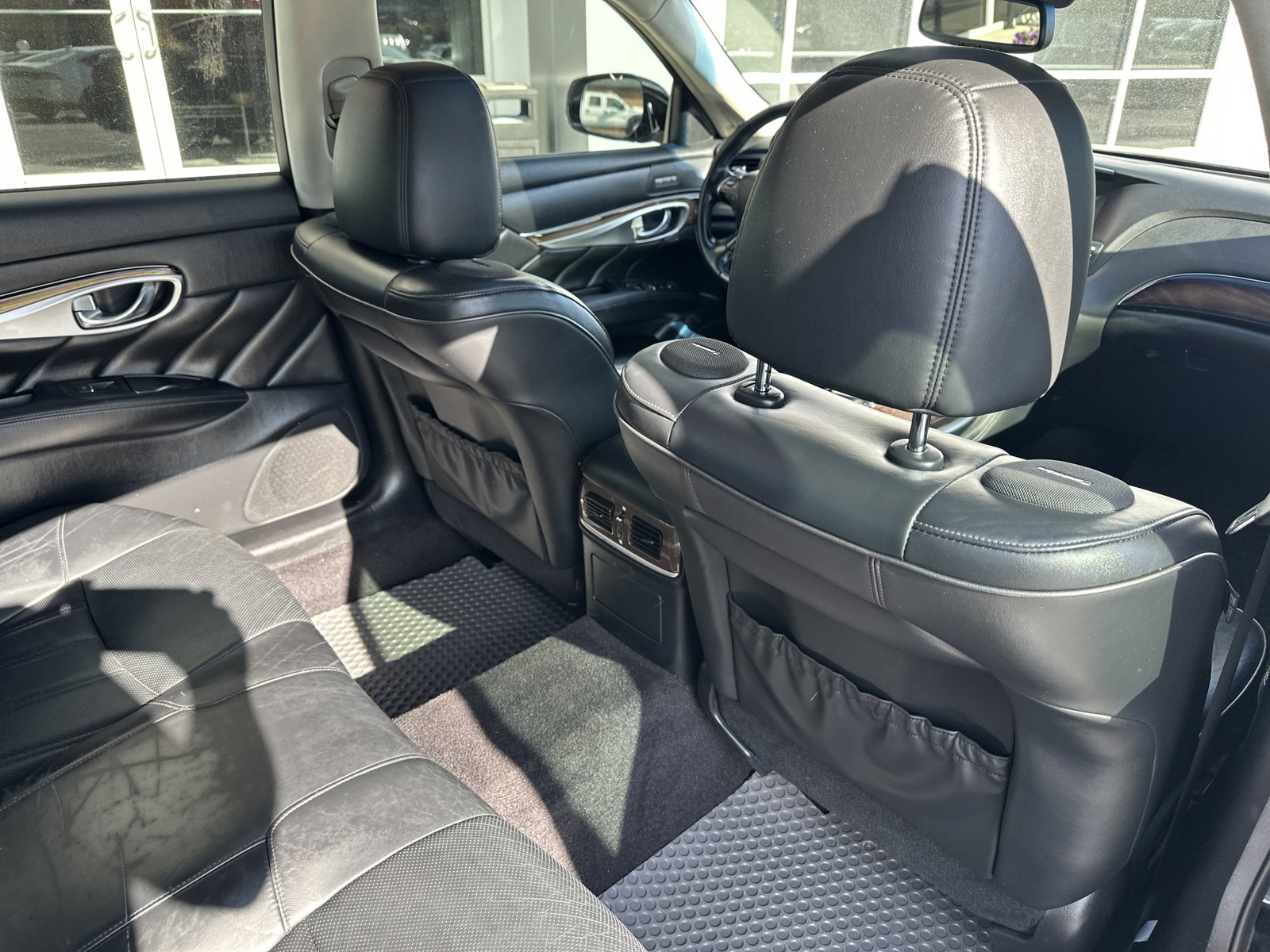 Used 2015 INFINITI Q70 L 5.6 w/ V8 Deluxe Technology Package RWD image 30