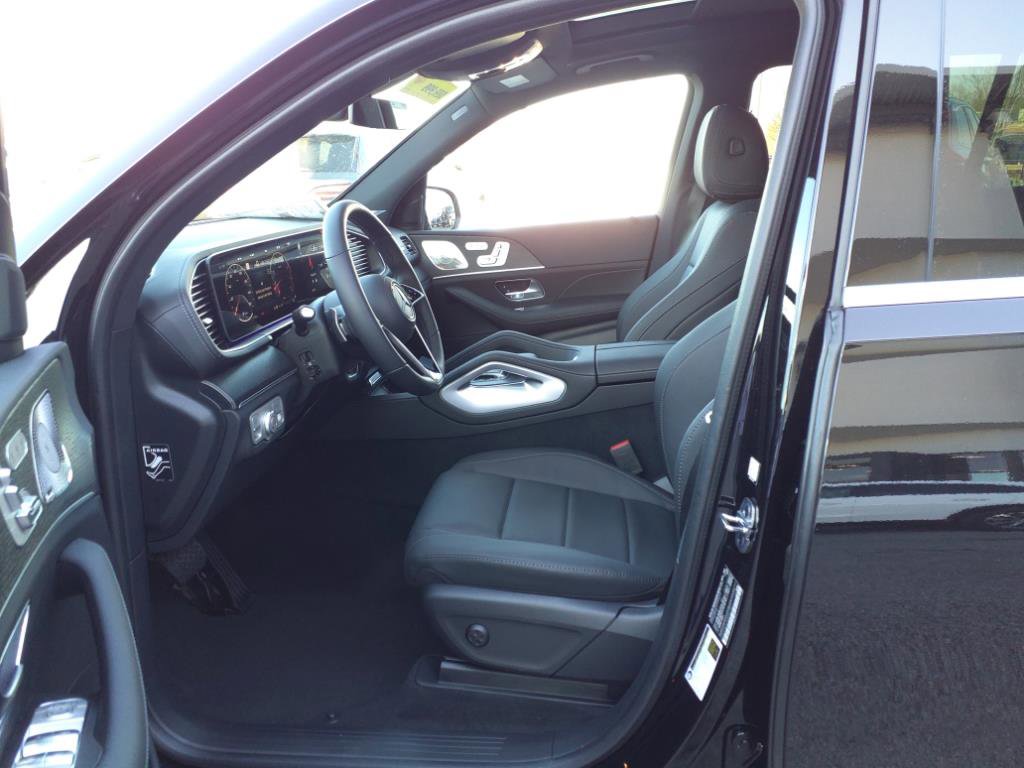 Used 2025 Mercedes-Benz GLS 450 4MATIC image 10