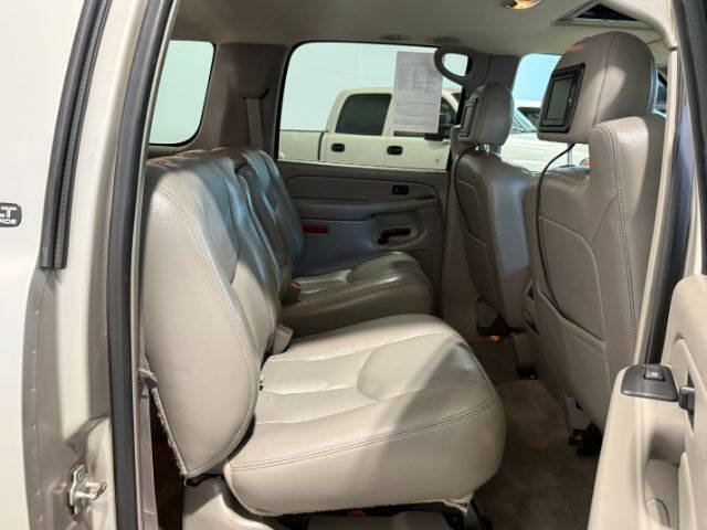 Used 2005 GMC Yukon XL 2500 SLT w/ SLT Preferred Equipment Group AWD/4WD image 18