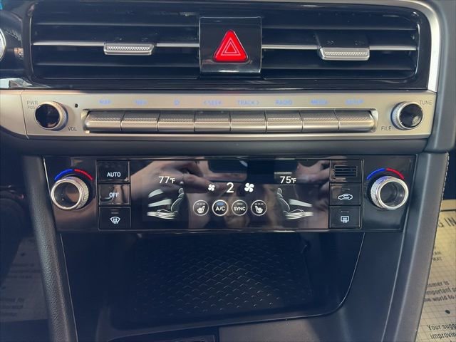 Used 2025 Genesis G70 2.5T image 20