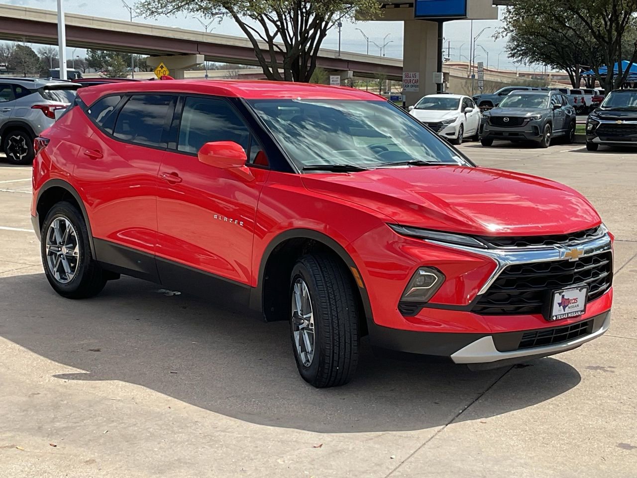 Used 2025 Chevrolet Blazer LT image 4