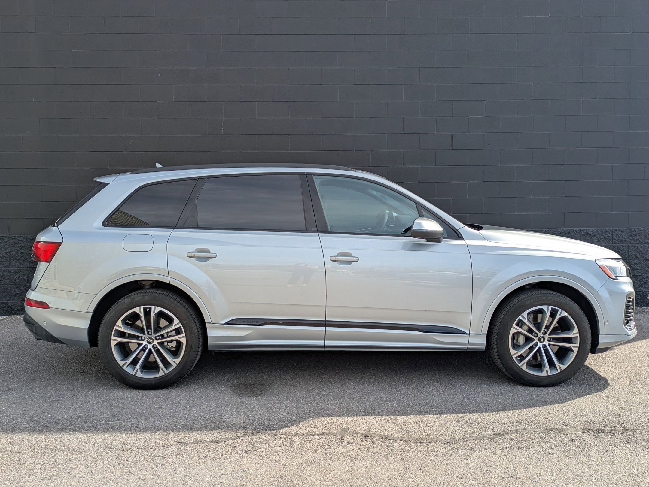 Certified 2025 Audi Q7 2.0T Premium w/ Convenience Plus Package AWD/4WD image 5