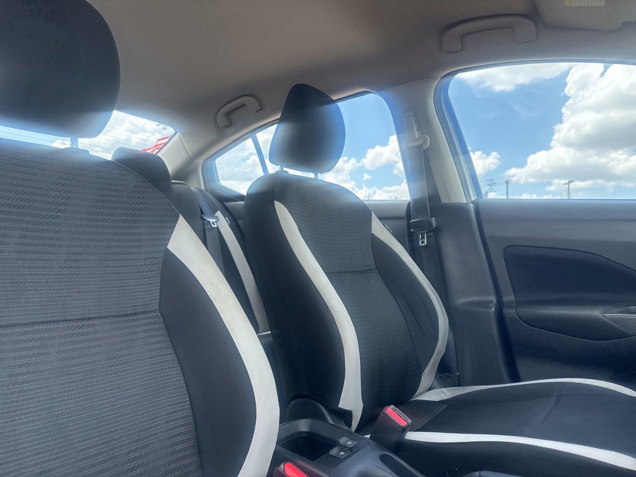 Certified 2022 Nissan Versa SV FWD image 25