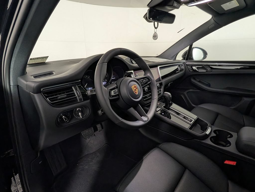 New 2026 Porsche Macan AWD/4WD image 4
