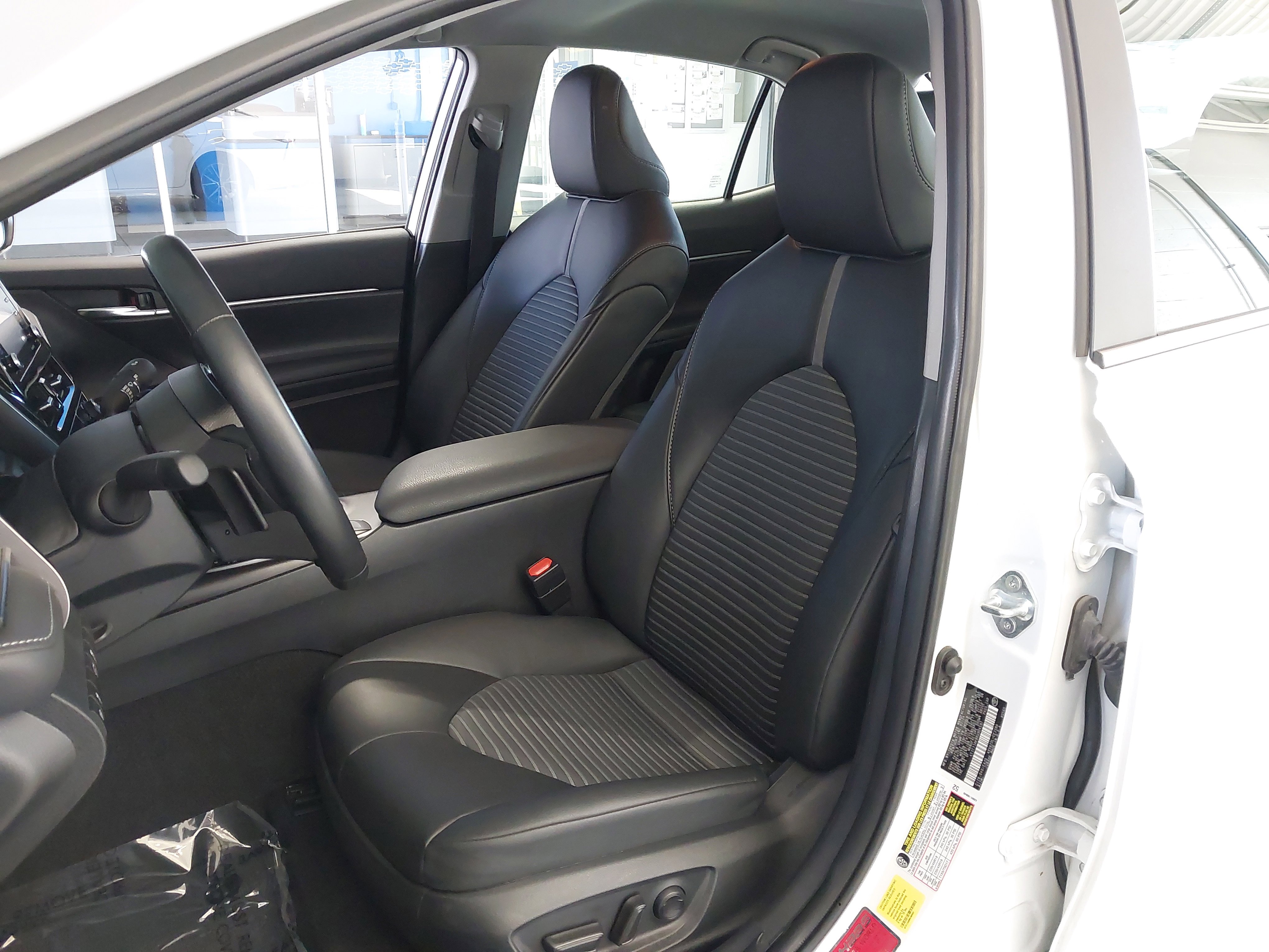 Used 2024 Toyota Camry SE image 23