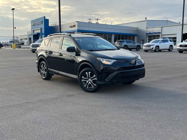 Used 2018 Toyota RAV4 LE video 2