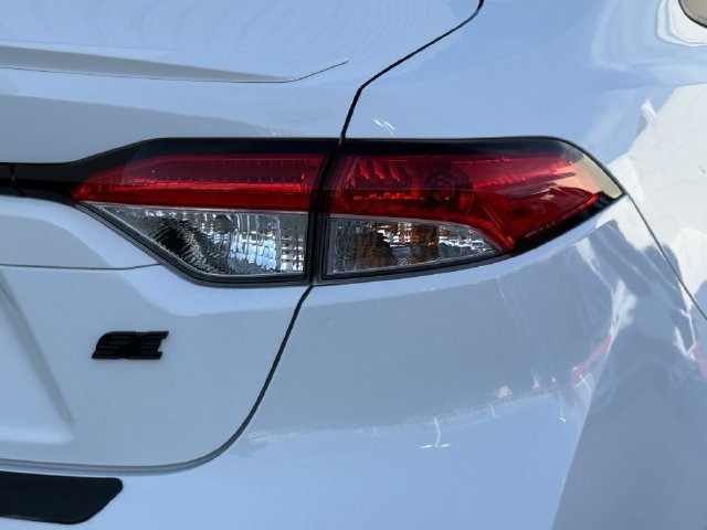 Used 2023 Toyota Corolla SE w/ SE Premium Package FWD image 8