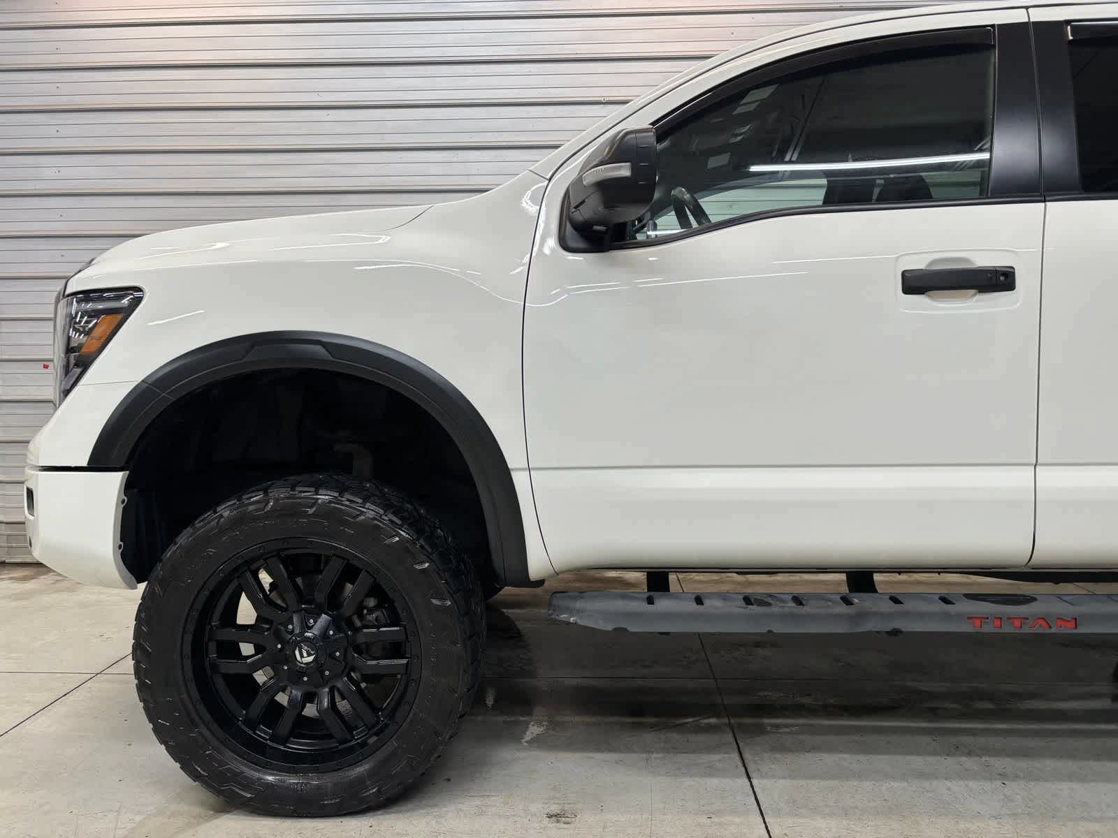 Used 2021 Nissan Titan PRO-4X w/ Pro-4x Convenience Package AWD/4WD image 4