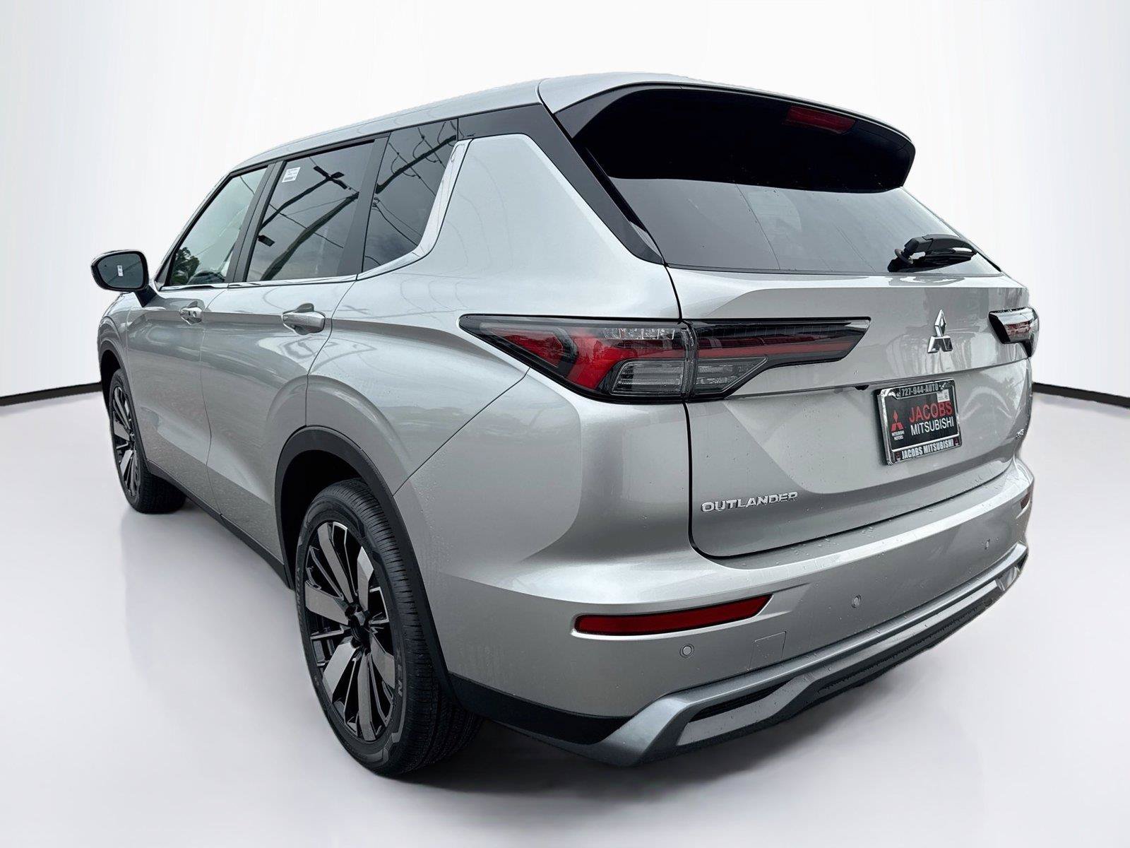 New 2026 Mitsubishi Outlander SE AWD/4WD image 3