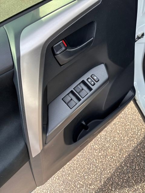 Used 2016 Toyota RAV4 LE image 18