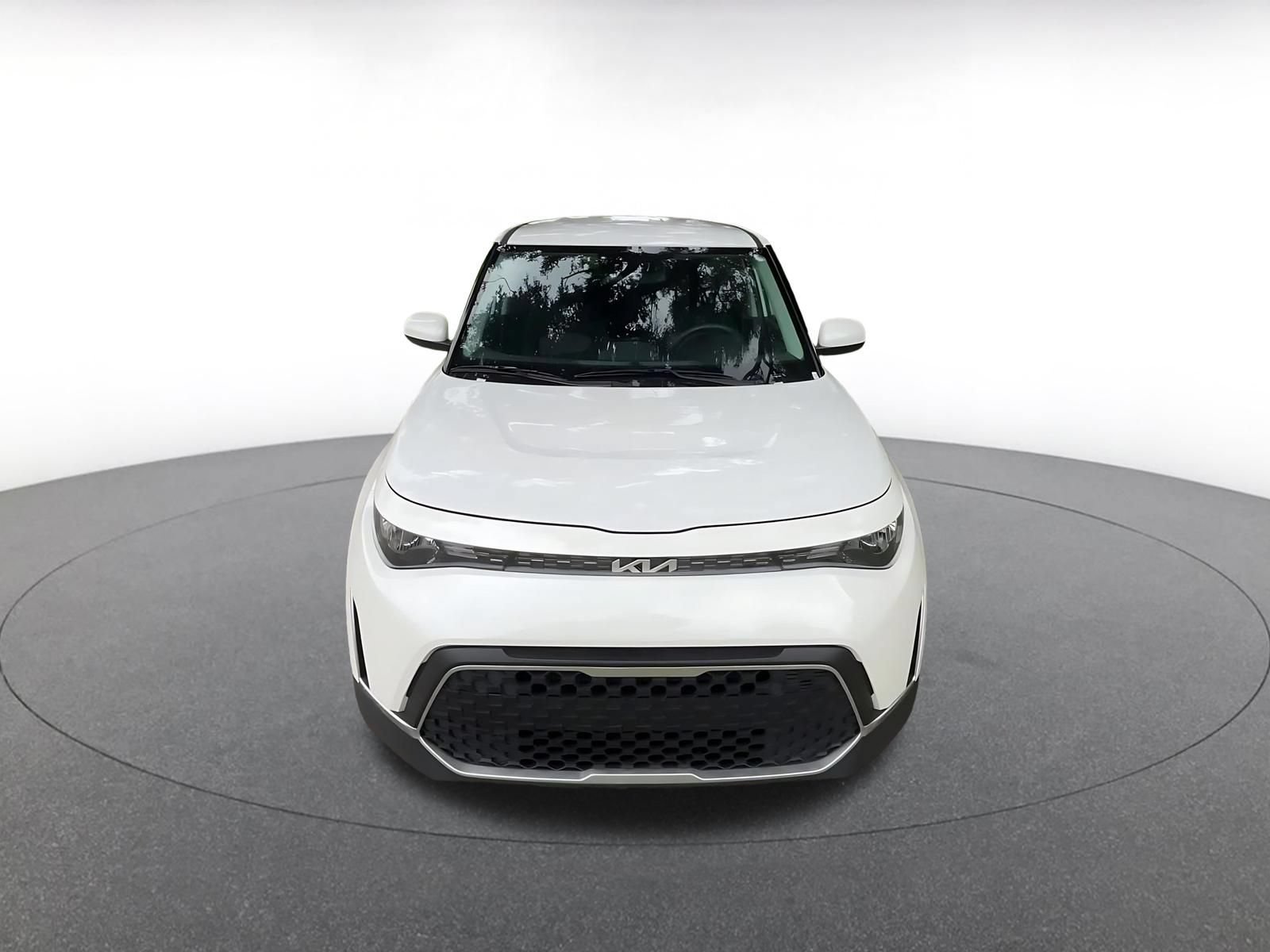 Used 2025 Kia Soul LX w/ LX Technology Package FWD image 4