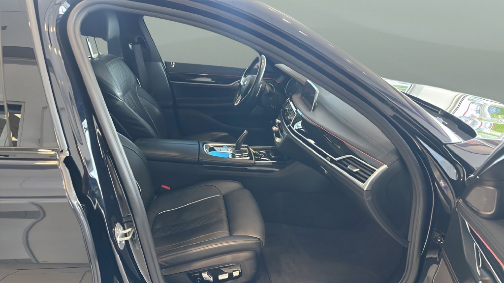Used 2019 BMW 750i xDrive w/ M Sport Package AWD/4WD image 20