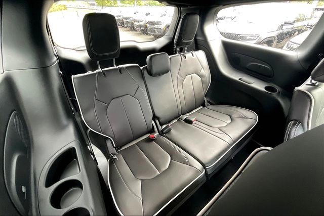 New 2026 Chrysler Pacifica Limited w/ S Appearance Package image 25