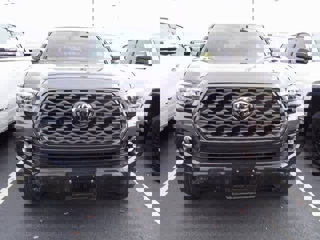 Used 2023 Toyota Tacoma TRD Off-Road image 2